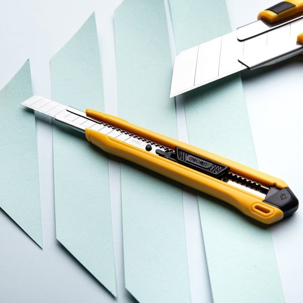 Cutter 9mm SK4 Deli Tools EDL009B (yellow) - Image 4