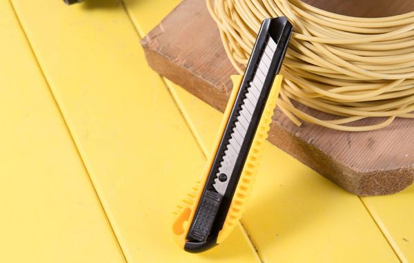 Cutter 18mm SK5 Deli Tools EDL003 (yellow) - Image 5