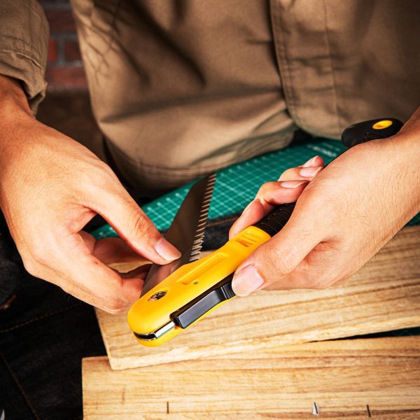 Folding Hand Saw 180mm Deli Tools EDL580618 - Image 4